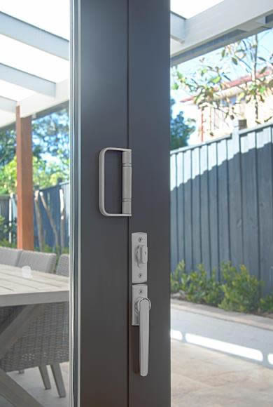 Bi-fold door hardware hinge handle and lock